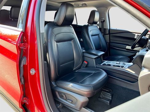 Used 2021 Ford Explorer XLT w/ Equipment Group 202A image 30