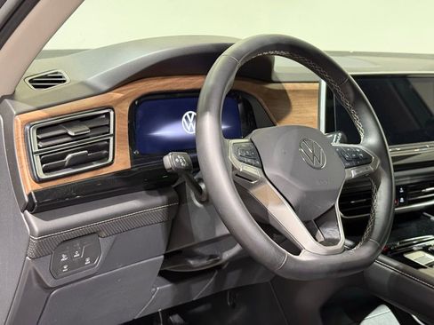 Used 2025 Volkswagen Atlas SE image 17