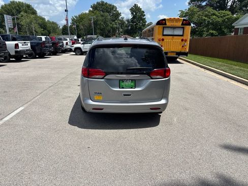 Used 2021 Chrysler Voyager Lxi FWD image 4