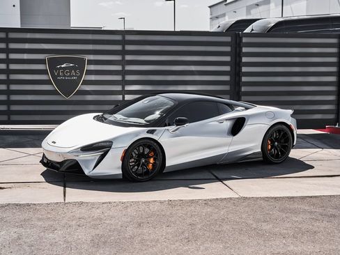 Used 2023 McLaren Artura RWD image 6