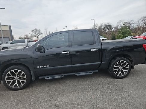 Used 2021 Nissan Titan SV w/ SV Convenience Package image 4
