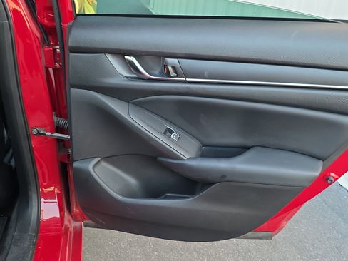 Used 2018 Honda Accord Sport image 25