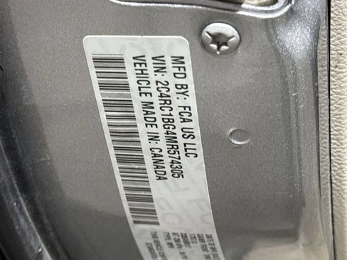 Used 2021 Chrysler Pacifica Touring-L FWD image 28