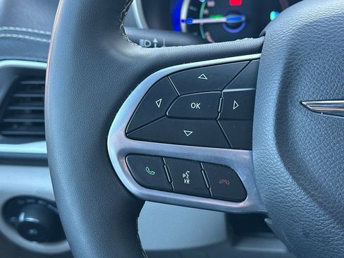 Used 2024 Chrysler Pacifica Select image 30