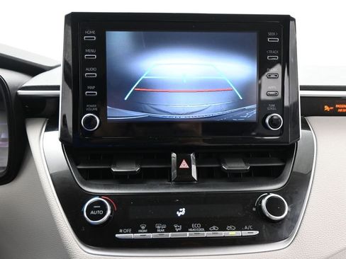 Used 2020 Toyota Corolla LE image 12