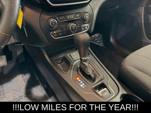 Used 2021 Jeep Cherokee Latitude FWD image 20