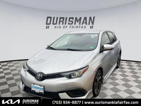 Used 2018 Toyota Corolla iM image 1