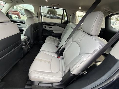 Used 2025 Honda Pilot EX-L image 13