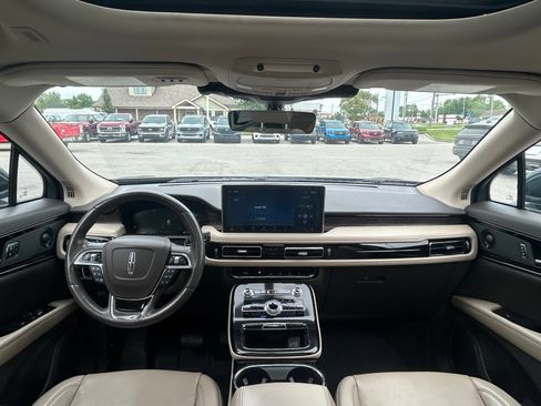 Used 2022 Lincoln Nautilus Reserve AWD/4WD image 12