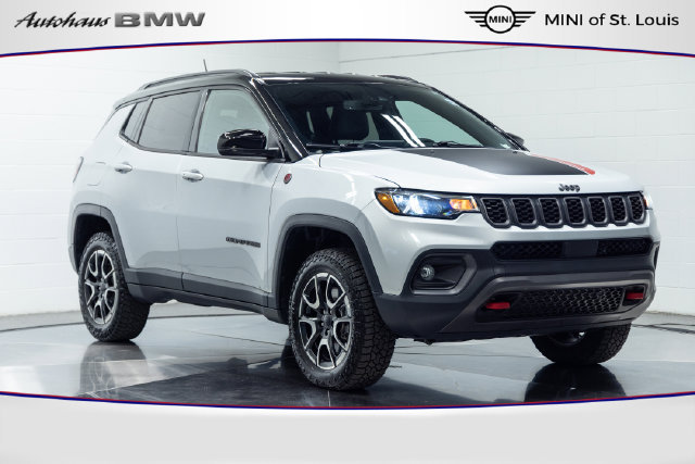 Used 2024 Jeep Compass Trailhawk AWD/4WD image 1