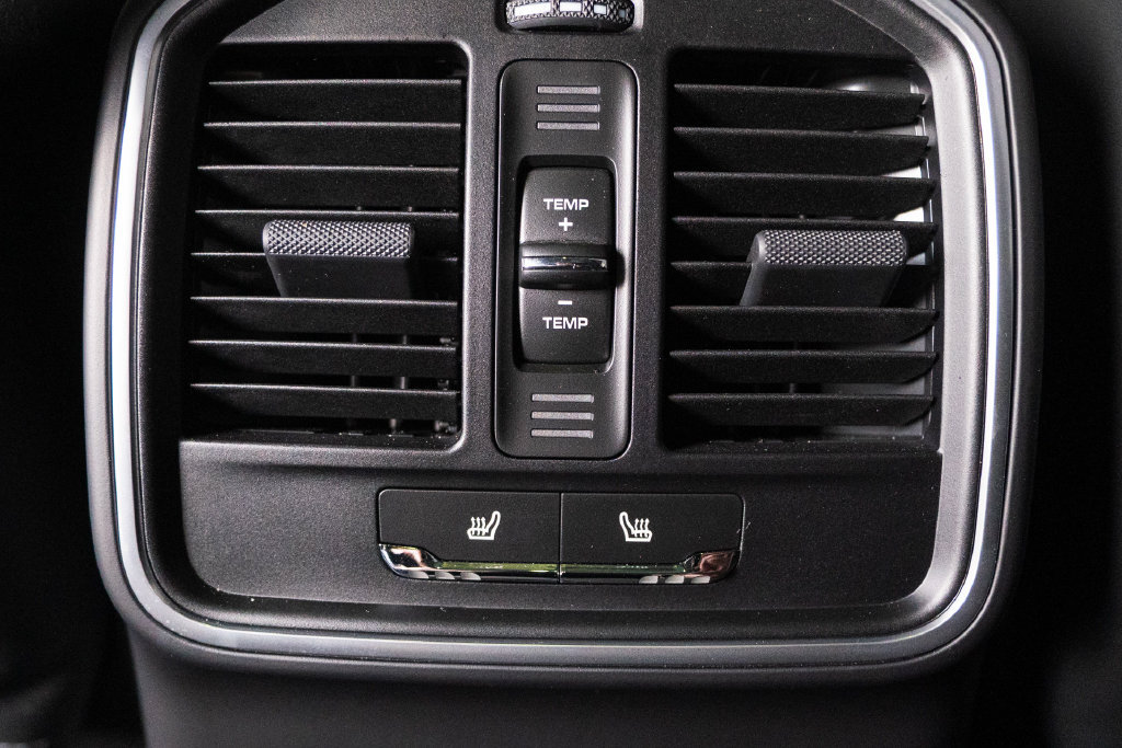 Certified 2026 Porsche Macan AWD/4WD image 36