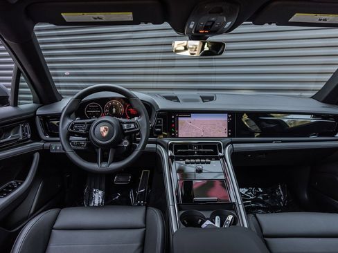Used 2025 Porsche Panamera image 12