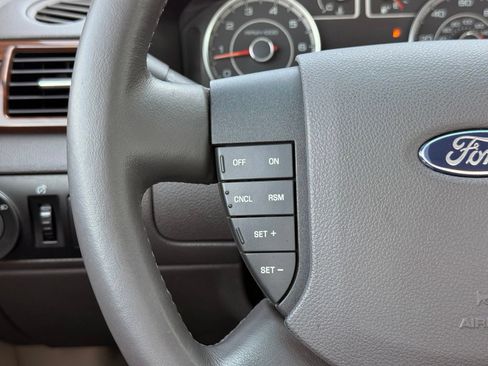 Used 2008 Ford Taurus SEL FWD image 26