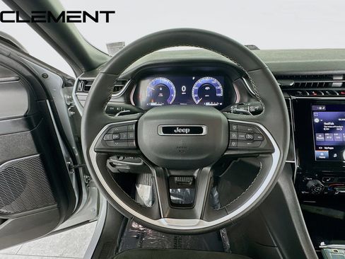 Used 2023 Jeep Grand Cherokee L Laredo image 14