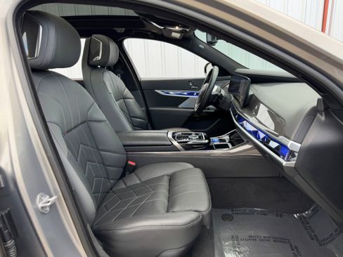 Used 2023 BMW i7 xDrive60 image 49