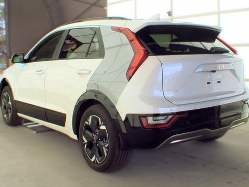 Used 2023 Kia Niro Wave w/ Wave Preserve Package FWD image 8