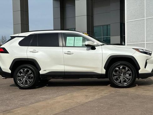 Used 2022 Toyota RAV4 XLE Premium image 3