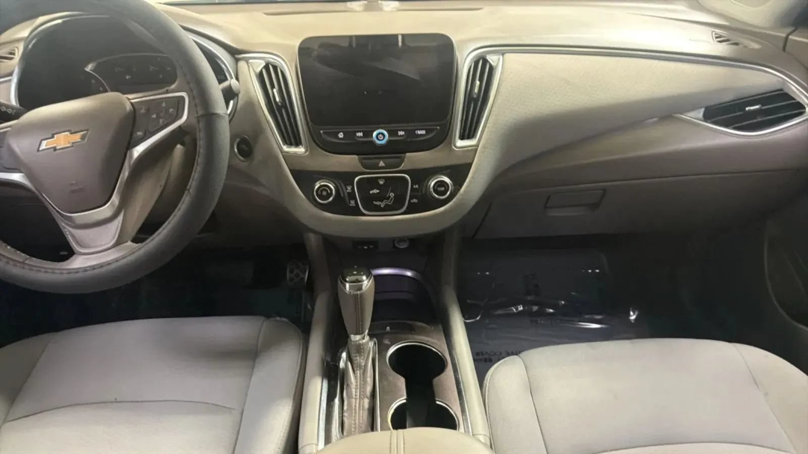 Used 2018 Chevrolet Malibu LT FWD image 16