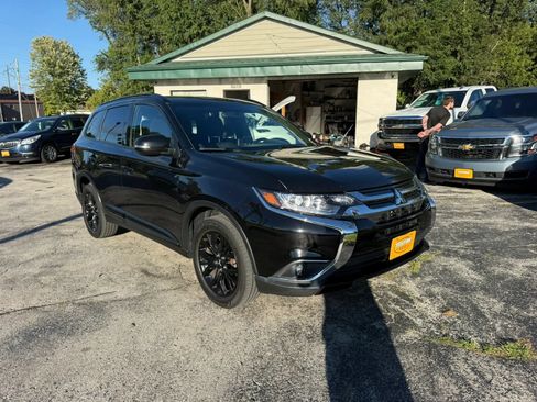Used 2018 Mitsubishi Outlander LE AWD/4WD image 7