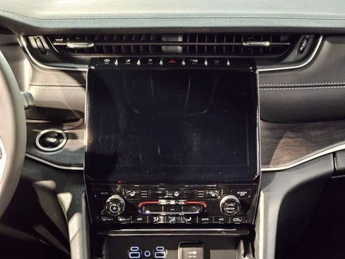 Used 2025 Jeep Grand Cherokee Limited w/ Trailer Tow Package image 16