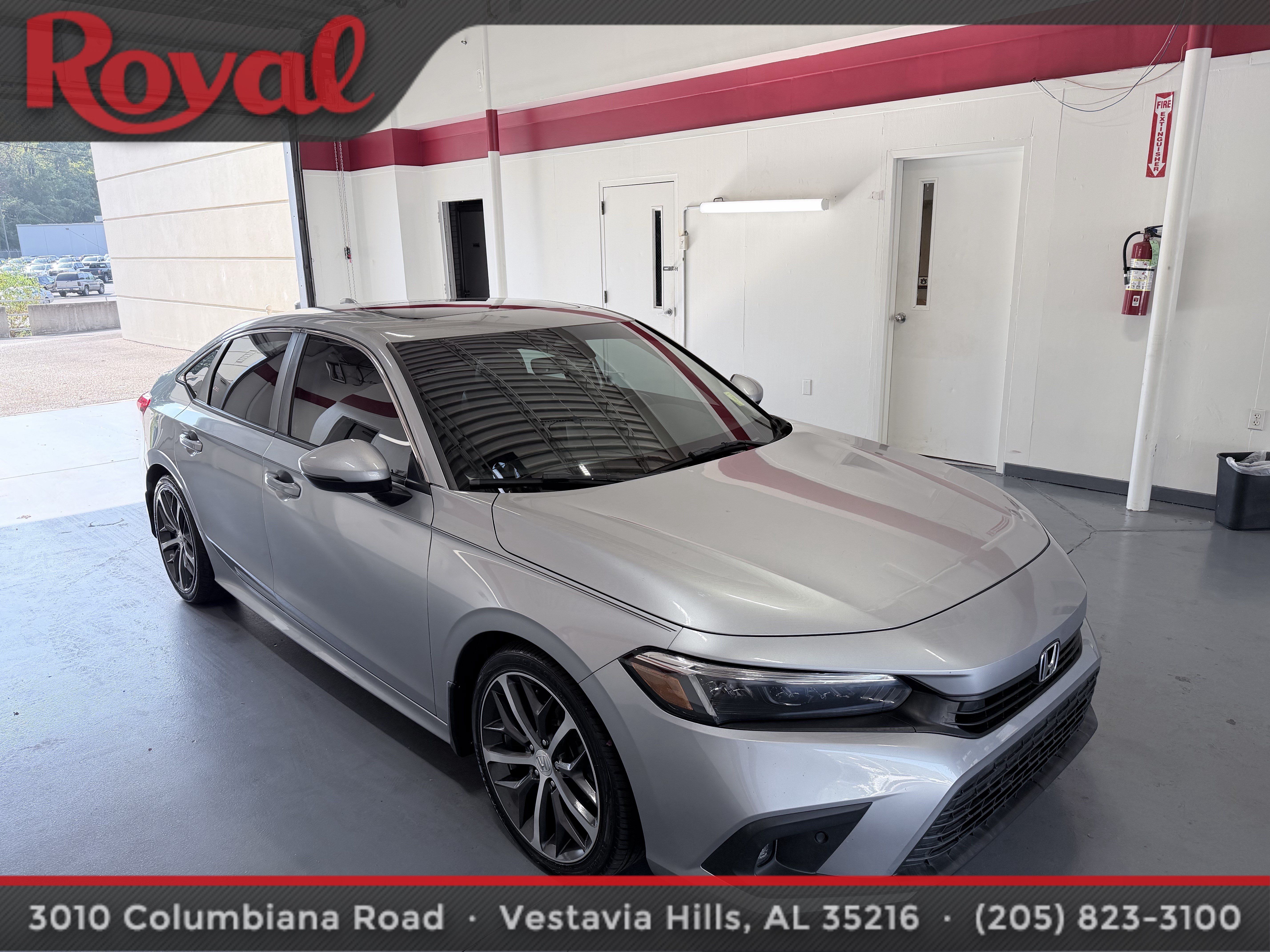 Used 2022 Honda Civic Touring image 3