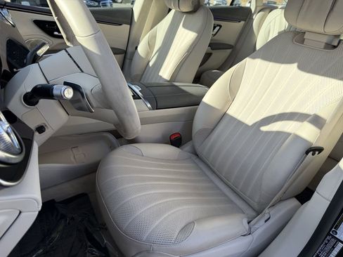 Used 2023 Mercedes-Benz EQS 580 4MATIC Sedan image 35