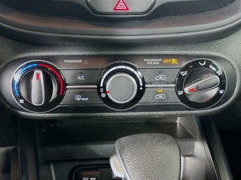 Used 2025 Kia Soul LX w/ LX Technology Package image 23