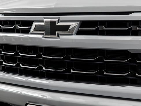 Used 2025 Chevrolet Silverado 1500 RST w/ Convenience Package II AWD/4WD image 4