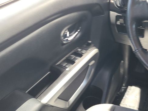 Used 2019 Nissan Titan SV w/ SV Convenience Package RWD image 17