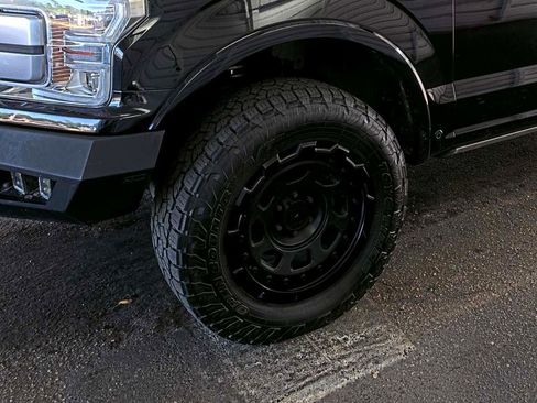 Used 2018 Ford F150 Platinum w/ Equipment Group 701A Luxury image 9