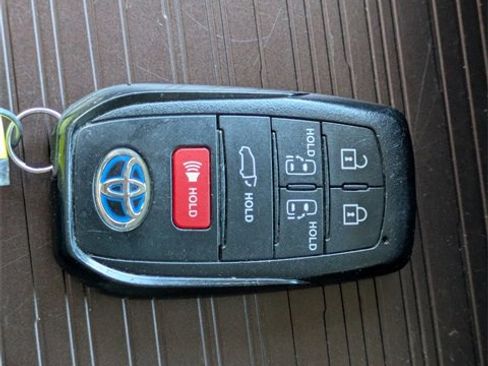 Used 2024 Toyota Sienna XLE image 31