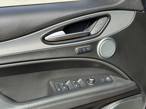 Used 2023 Alfa Romeo Stelvio Veloce image 12