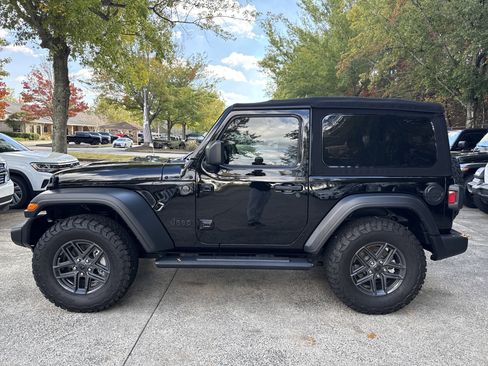 Used 2024 Jeep Wrangler Sport S image 4