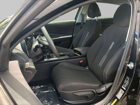 Used 2023 Hyundai Elantra SEL FWD image 8
