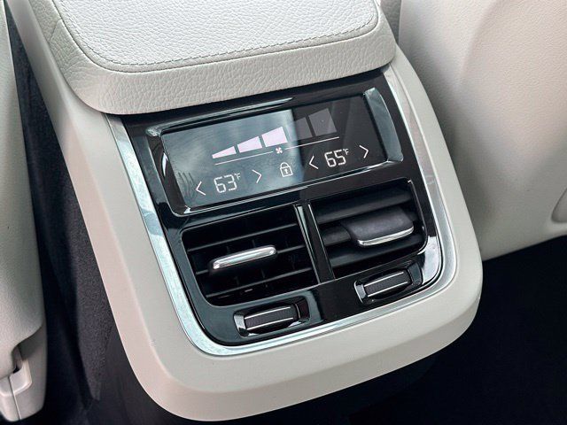 Used 2018 Volvo XC90 T6 Momentum w/ Convenience Package AWD/4WD image 14