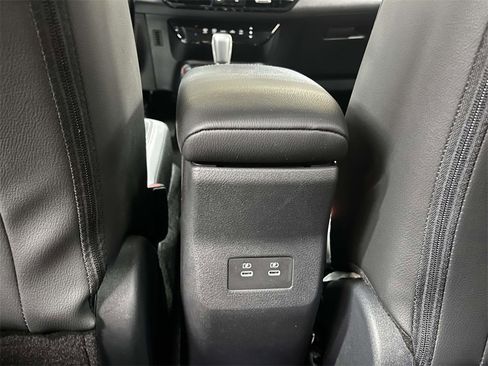 Used 2025 Nissan Kicks SR image 15