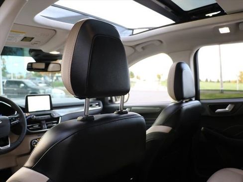 Used 2021 Ford Escape Titanium image 15