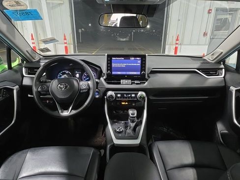 Used 2022 Toyota RAV4 XLE Premium image 6