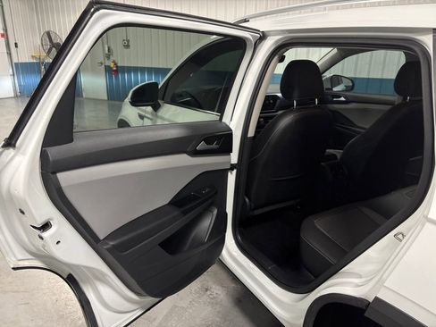 Used 2023 Volkswagen Taos SE image 48