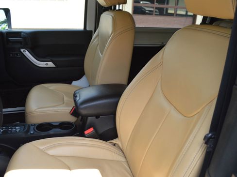 Used 2013 Jeep Wrangler Sahara w/ Dual Top Group AWD/4WD image 15