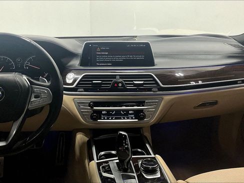 Used 2019 BMW 750i xDrive w/ Executive Package image 8