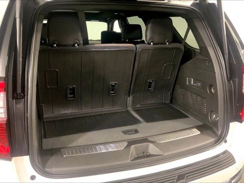Used 2025 GMC Yukon Denali Ultimate w/ LPO, Floor Liner Package AWD/4WD image 4