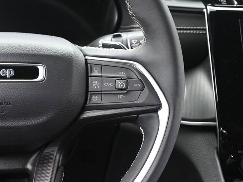 Used 2024 Jeep Grand Cherokee L Laredo image 31