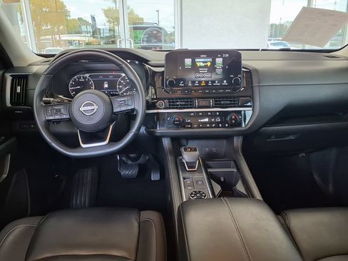 Used 2023 Nissan Pathfinder SL w/ Lighting Package (N92) AWD/4WD image 18