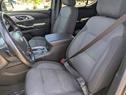 Used 2023 Chevrolet Traverse LT FWD image 27