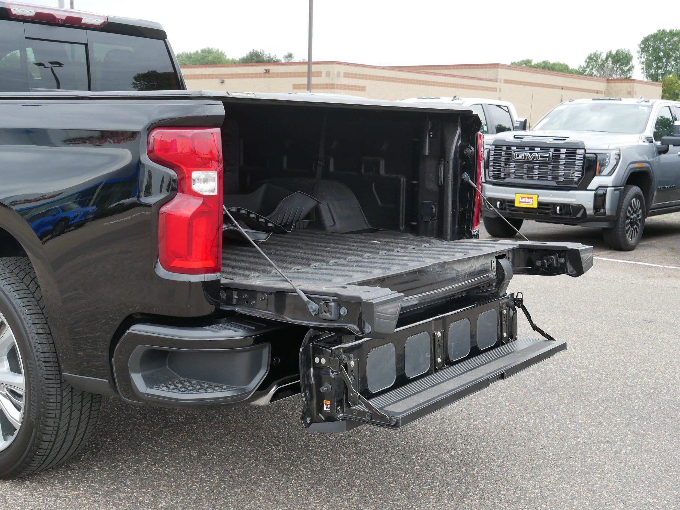 Certified 2025 Chevrolet Silverado 1500 High Country w/ High Country Premium Package AWD/4WD image 18