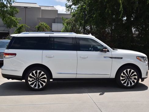 Used 2022 Lincoln Navigator Reserve AWD/4WD image 6