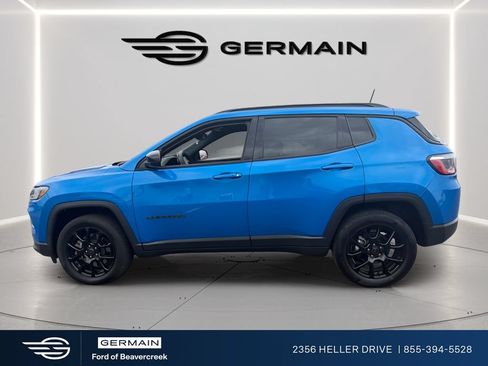 Used 2025 Jeep Compass Latitude w/ Altitude Special Edition AWD/4WD image 5