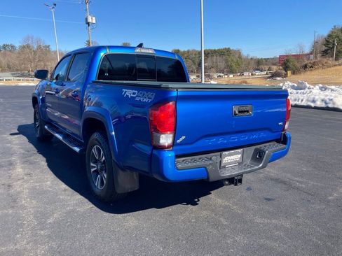 Used 2017 Toyota Tacoma TRD Sport w/ Tow Package (A/T) image 6