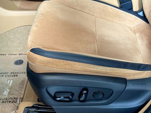 Used 2023 Lexus RZ 450e Premium image 17